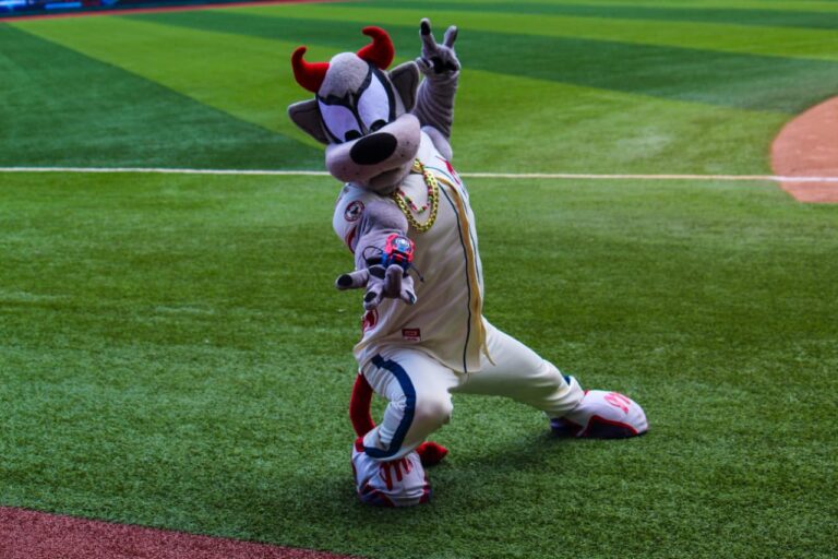 BARRIDA ESCARLATA: DIABLOS SIGUE IMPARABLE Y ACARICIA EL LIDERATO DEL SUR